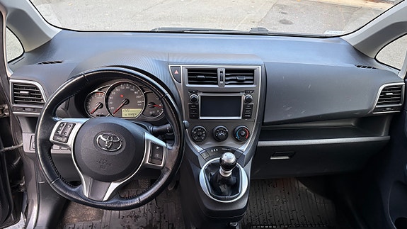 Toyota Verso-S 12 of 28