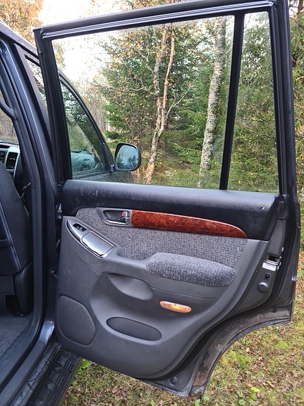 Toyota Land Cruiser 12 of 22