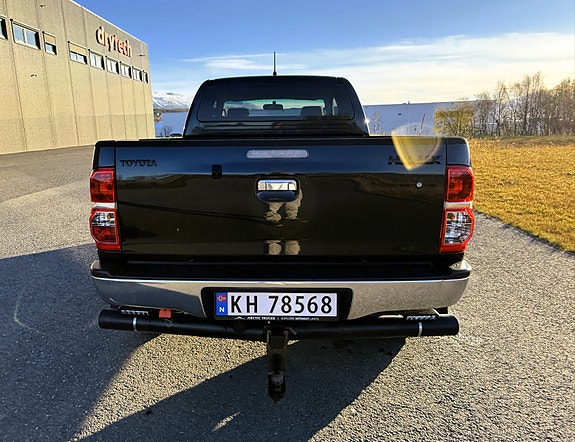 Toyota HiLux 4 of 30