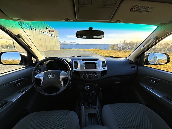 Toyota HiLux 26 of 30
