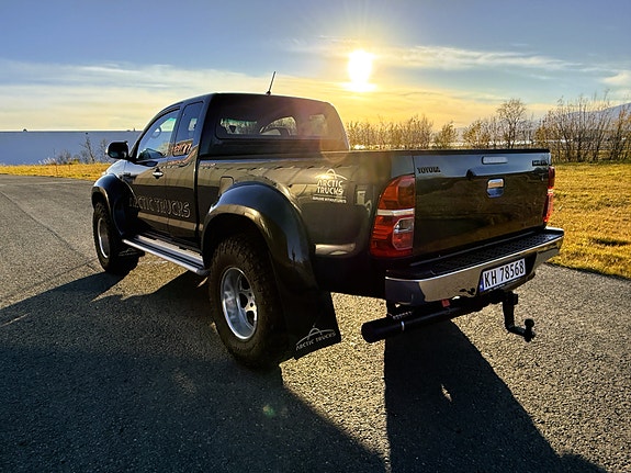 Toyota HiLux 3 of 30