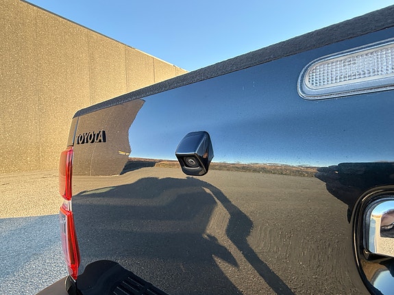 Toyota HiLux 18 of 30