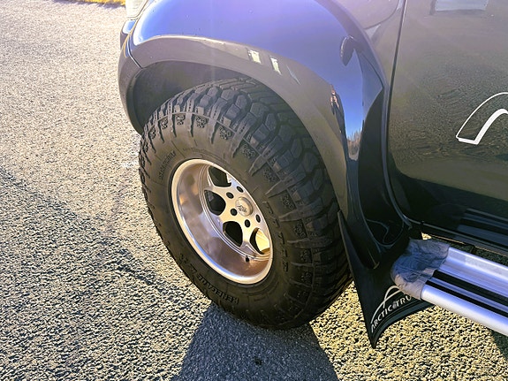 Toyota HiLux 12 of 30