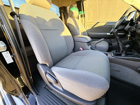 Toyota HiLux 25 of 30