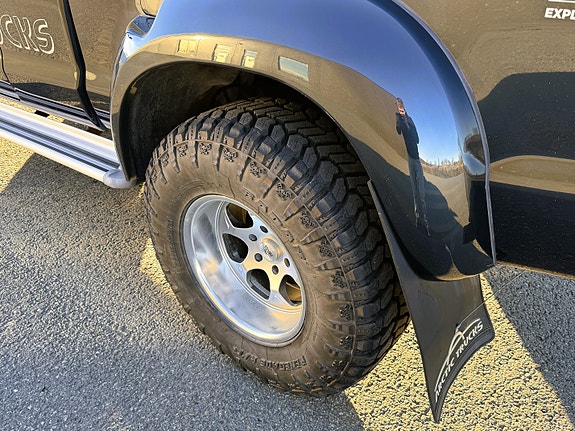 Toyota HiLux 13 of 30