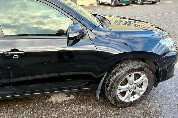 Toyota RAV4 6 of 18
