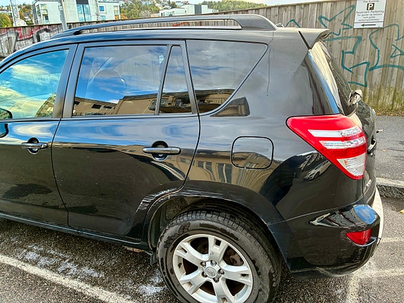 Toyota RAV4 11 of 18