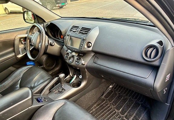 Toyota RAV4 15 of 18