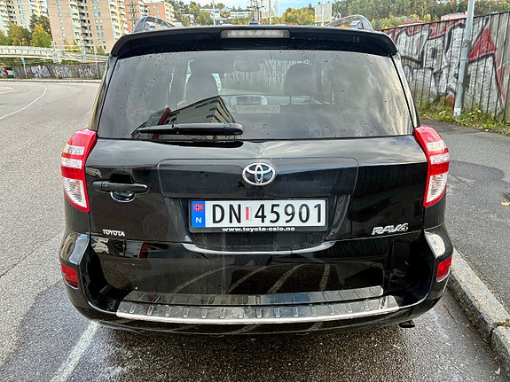 Toyota RAV4 10 of 18