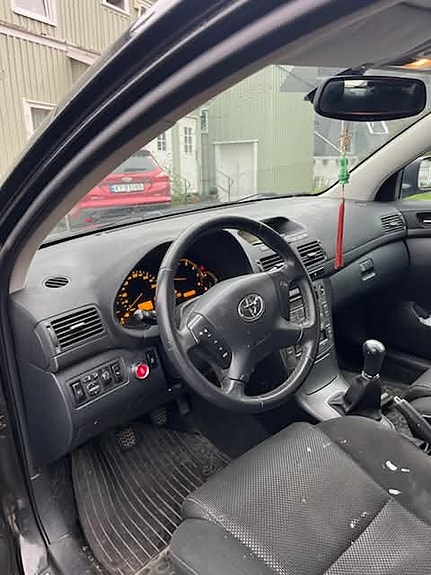 Toyota Avensis 6 of 7