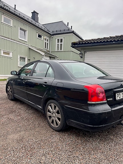 Toyota Avensis 3 of 7