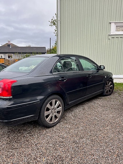 Toyota Avensis 4 of 7