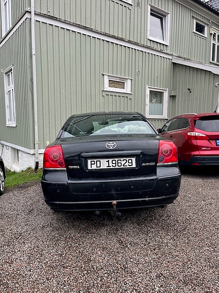 Toyota Avensis 2 of 7
