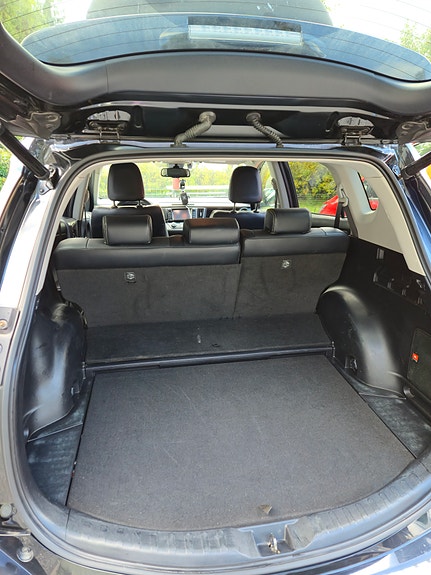 Toyota RAV4 12 of 18