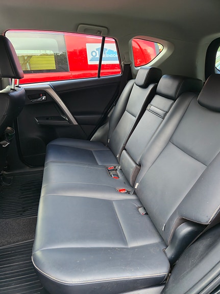 Toyota RAV4 10 of 18