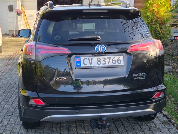 Toyota RAV4 4 of 18