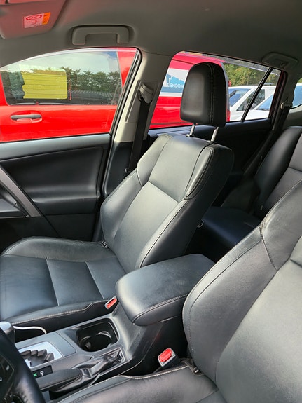 Toyota RAV4 9 of 18