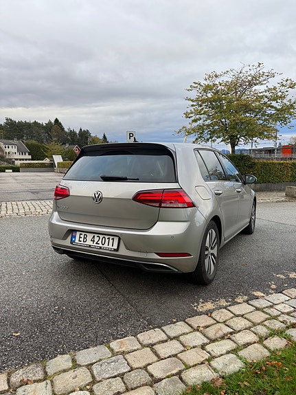 Volkswagen e-Golf VII 7 of 26