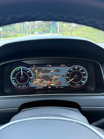 Volkswagen e-Golf VII 13 of 26