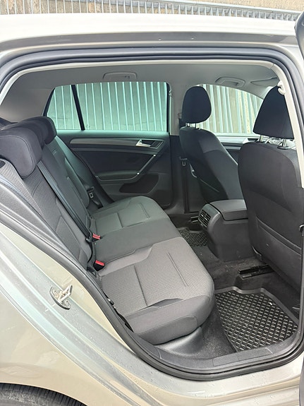 Volkswagen e-Golf VII 15 of 26