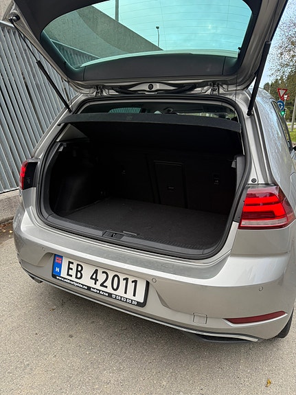 Volkswagen e-Golf VII 16 of 26