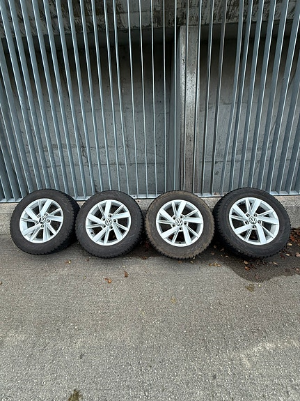 Volkswagen e-Golf VII 18 of 26