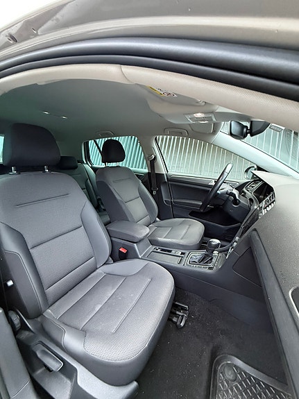 Volkswagen e-Golf VII 10 of 26