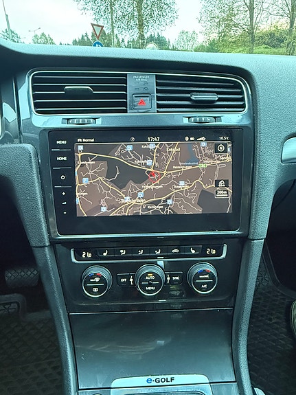 Volkswagen e-Golf VII 14 of 26