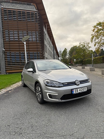 Volkswagen e-Golf VII 2 of 26