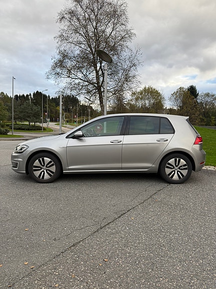 Volkswagen e-Golf VII 5 of 26