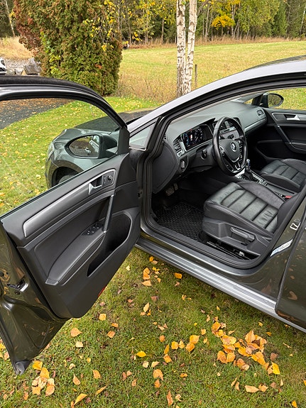 Volkswagen e-Golf VII 9 of 22
