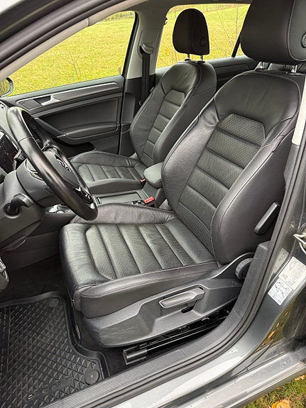 Volkswagen e-Golf VII 11 of 22