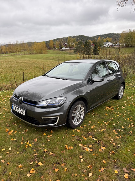 Volkswagen e-Golf VII 2 of 22