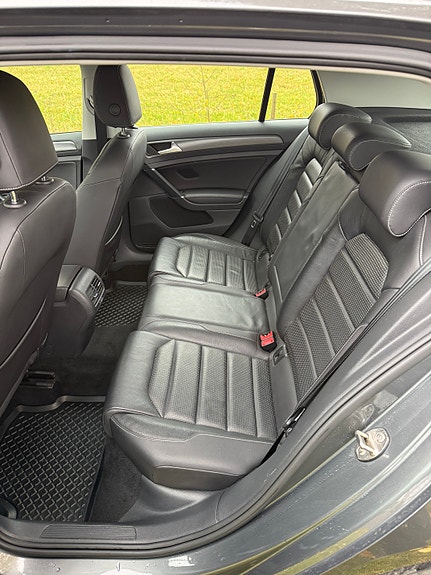 Volkswagen e-Golf VII 15 of 22