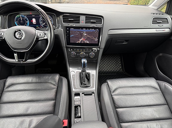 Volkswagen e-Golf VII 12 of 22