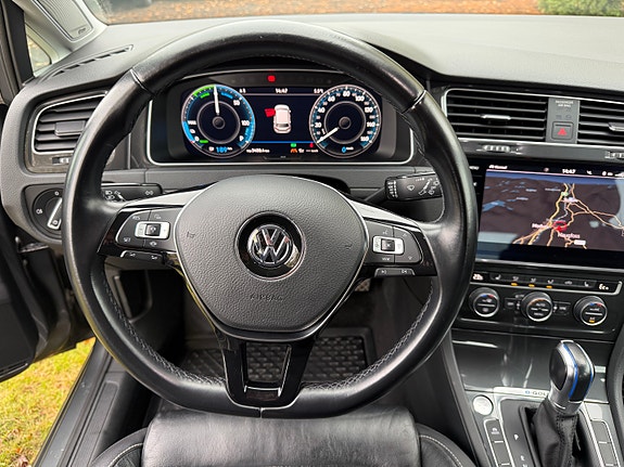 Volkswagen e-Golf VII 14 of 22