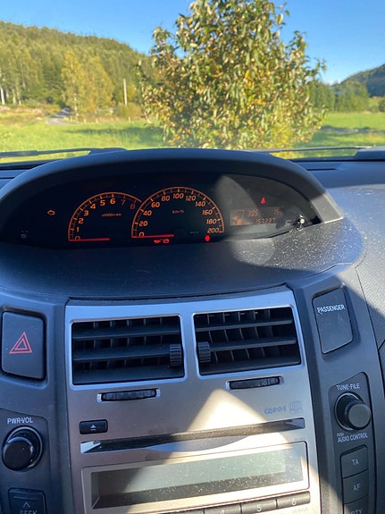 Toyota Yaris 3 of 5