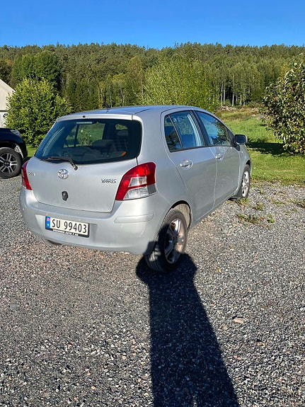 Toyota Yaris 5 of 5