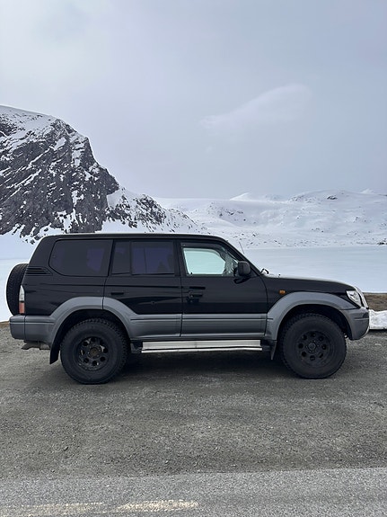 Toyota Land Cruiser 3 of 15