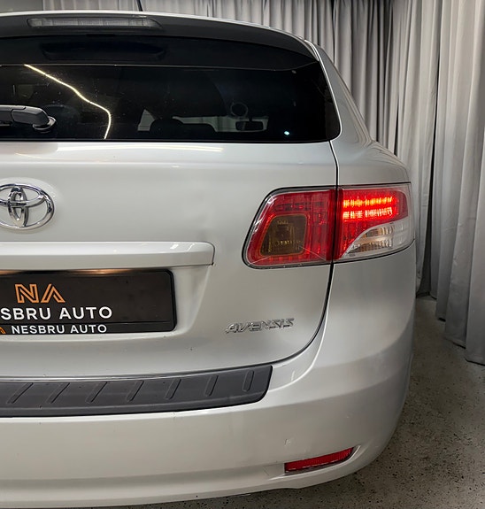 Toyota Avensis 14 of 30
