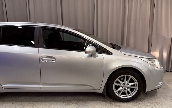Toyota Avensis 8 of 30