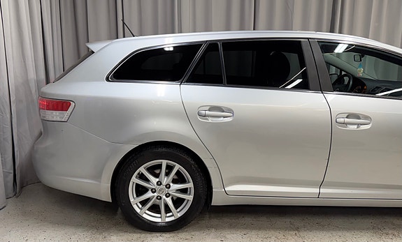 Toyota Avensis 7 of 30