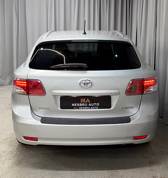 Toyota Avensis 13 of 30