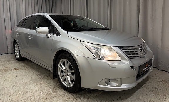 Toyota Avensis 2 of 30