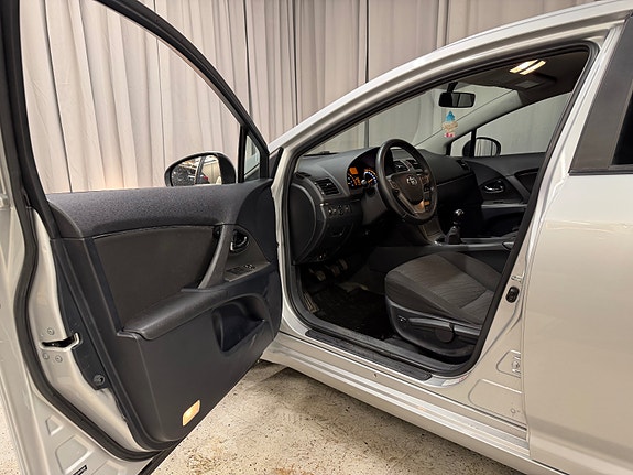 Toyota Avensis 16 of 30