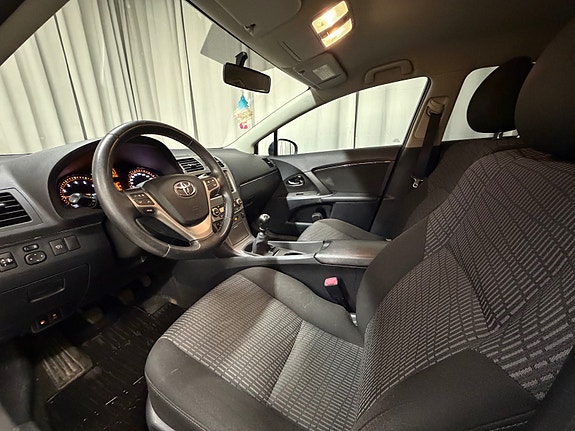 Toyota Avensis 18 of 30