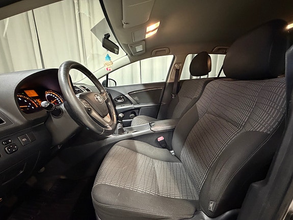 Toyota Avensis 17 of 30