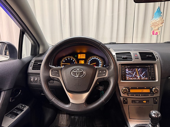 Toyota Avensis 21 of 30