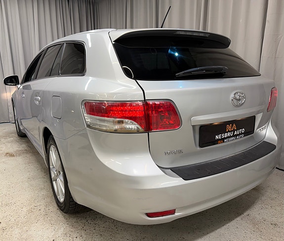 Toyota Avensis 12 of 30