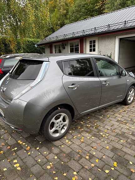 Nissan Leaf 3 of 4